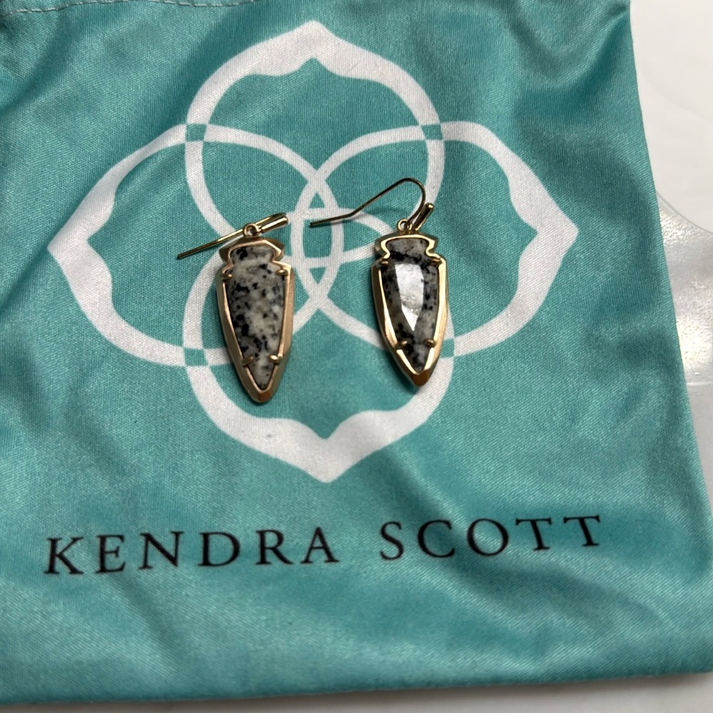 Kendra Scott Arrow Earrings